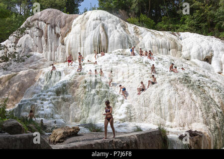 Bekannt seit der Etrusker und Römer, die Bagni San Filippo (Castiglione d'Orcia - Toskana - Italien) sind eine kleine Thermalquellen, Stockfoto