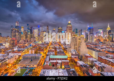 New York, New York, USA Stadtbild in Manhattan in der Dämmerung. Stockfoto