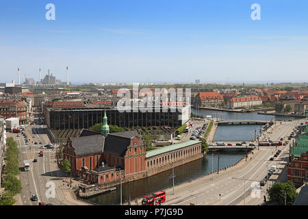 Kopenhagen, Dänemark - 17 Mai 2018 - Panorama von Kopenhagen vom Turm von Schloss Christiansborg, Haus des dänischen Parlaments: im Zentrum Stockfoto