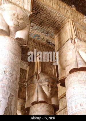 TEMPLO DE DENDERA, DEDICADO A LA DIOSA HATHOR. Stockfoto