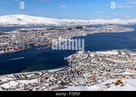 Tromsø gesehen vom Fjellstua (421 m). Fløya, Tromsø, Troms, Norwegen. Stockfoto