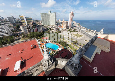 Stadtbild Blick nach Westen der Stadt von Vedado, vom Dach des Hotel Nacional, Kuba genommen. Stockfoto