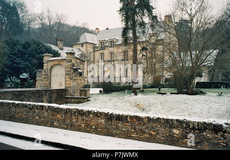 AJAXNETPHOTO. Januar 2009.- LOUVECIENNES, Frankreich. Szene GEGENSTAND EINER ANSICHT GEMALT VON JEANNE BAUDOT 1877 - 1957 - "LE CHATEAU DU PONT EN HIVER, EFFET DE NEIGE, 1948. 'BRIDGE HOUSE IN WINTER, WIRKUNG VON SCHNEE. Foto: Jonathan Eastland/AJAX REF: TC2587 29 28A Stockfoto