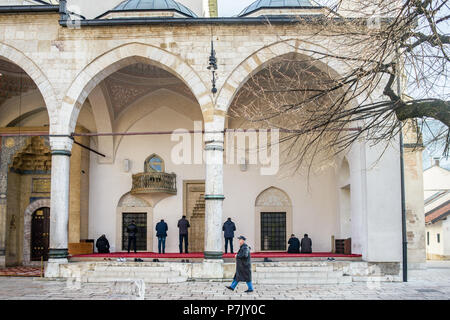 Innenhof der Gazi-husrev-Moschee in Sarajewo, Bosnien und Herzegowina beg Stockfoto