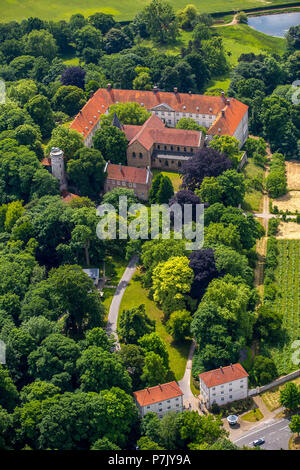 Schloss Cappenberg in Selm-Cappenberg mit Stiftskirche und Schlossberg, ehemals Abtei Cappenberg ist ein ehemaliges Prämonstratenserkloster Cappenberg im Bezirk der Stadt Selm, Ruhrgebiet, Nordrhein-Westfalen, Deutschland Stockfoto