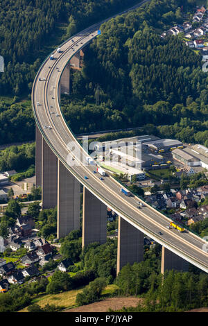 Autobahnbrücke A45 in der Nähe von Siegen, in der Nähe von Siegtalbrücke Niederschelden, Siegen, Siegerland, NRW, Nordrhein-Westfalen, Deutschland Stockfoto