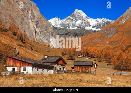 Österreich, Osttirol Kals am Großglockner, Huteralm und Luckner Hütte mit Großglockner Stockfoto