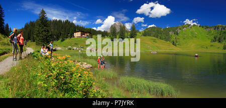 Österreich, Vorarlberg, Bregenzerwald, Körbersee gegen Widderstein Stockfoto