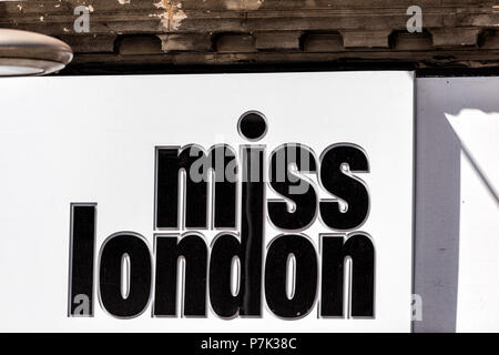 London, Großbritannien, 22. Juni 2018: Nahaufnahme von Miss London store Exterieur shop berühmten Shopping store Marke Stockfoto