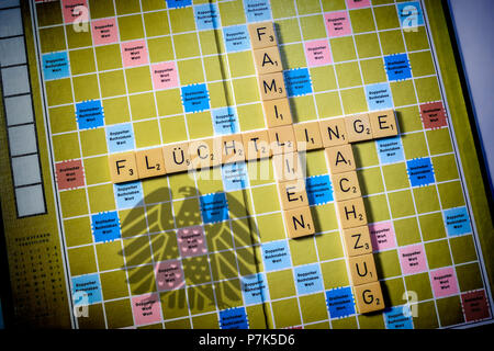 Buchstaben die Worte "Flüchtlinge", "Familien" und "NACHZUG", Symbol Foto für Familientreffen Stockfoto