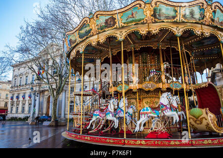 Französische altmodischen Stil Karussell mit Treppen am Place de l'Horloge in Avignon Frankreich Stockfoto