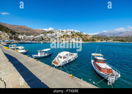 Fischerboote im Hafen von Agia Galini, Kreta, Griechenland, Europa Stockfoto
