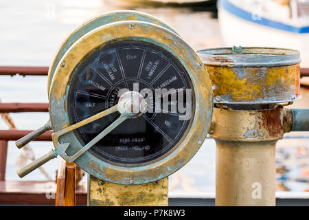 Altes Schiff, Schiff Gashebel aus Messing, Chania, Europa, Kreta, Griechenland Stockfoto