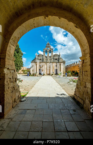 Glockenturm der beiden einschiffige Klosterkirche Moni Kloster Arkadi, Griechisch-orthodoxe Kirche, National Monument von Kreta in den Kampf um die Unabhängigkeit, Moni Kloster Arkadi, Kreta, Griechenland, Europa Stockfoto