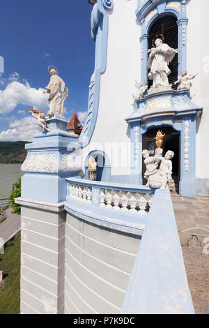 Heiligen Figuren auf die Kirche Terrasse, Dürnstein, Dürnstein, Wachau, Niederösterreich, Österreich Stockfoto