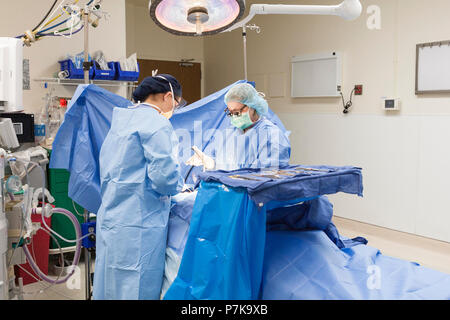 Chirurgische Verfahren in Bearbeitung Stockfoto