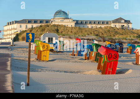 Deutschland, Niedersachsen, Ostfriesland, Juist, das historische Kurhaus, auch genannt "das Weiße Schloss am Meer", wurde am 1. Juli 1898 als Beach Hotel Kurhaus Juist", heute ist es ein Hotel eröffnet Stockfoto