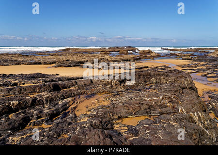 Strand von Rogil, Praia da samouqueira, zwischen Rogil und Aljezur an der wilden Küste des Atlantiks Stockfoto