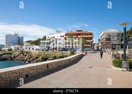 Waterfront in Cala Ratjada, Mallorca, Balearen, Spanien Stockfoto