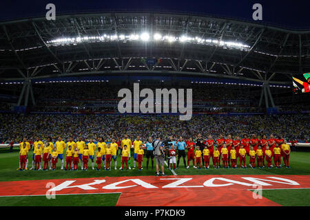 Die Mannschaften, die vor der 2018 FIFA WM-Viertelfinale zwischen Brasilien und Belgien bei Kazan Arena am 6. Juli 2018 in Kasan, Russland. (Foto von Daniel Chesterton/phcimages.com) Stockfoto