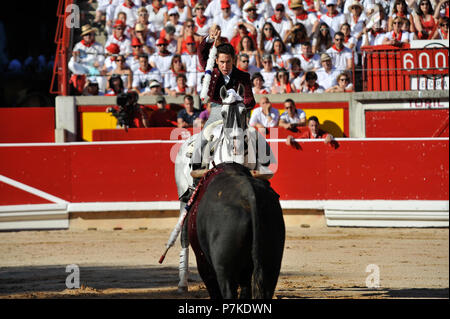 Pamplona, Spanien. 7. Juli 2018. Stierkämpfer Leonardo Hernandez bei einem Stierkampf zu Pferde im San Fermin Fiestas in Pamplona, Spanien, 6. Juli 2018. Primera corrida de rejoneo en las Fiestas de San Fermín Credit: CORDON PRESSE/Alamy leben Nachrichten Stockfoto