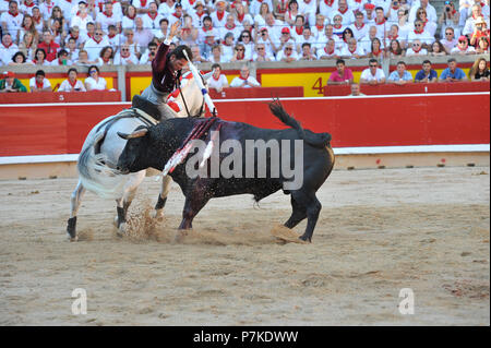 Pamplona, Spanien. 7. Juli 2018. Stierkämpfer Leonardo Hernandez bei einem Stierkampf zu Pferde im San Fermin Fiestas in Pamplona, Spanien, 6. Juli 2018. Primera corrida de rejoneo en las Fiestas de San Fermín Credit: CORDON PRESSE/Alamy leben Nachrichten Stockfoto