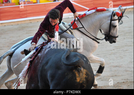 Pamplona, Spanien. 7. Juli 2018. Stierkämpfer Leonardo Hernandez bei einem Stierkampf zu Pferde im San Fermin Fiestas in Pamplona, Spanien, 6. Juli 2018. Primera corrida de rejoneo en las Fiestas de San Fermín Credit: CORDON PRESSE/Alamy leben Nachrichten Stockfoto