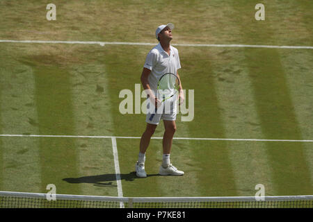 London, Großbritannien. 6. Juli 2018. John Isner an Tag fünf der Wimbledon Tennis Meisterschaften bei den All England Lawn Tennis und Croquet Club am 6. Juli 2018 in London, England: John Isner Credit: Stürme Media Group/Alamy leben Nachrichten Stockfoto