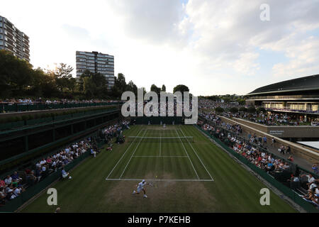 London, Großbritannien. 6. Juli 2018. All England Lawn Tennis und Croquet Club, London, England; die Wimbledon Tennis Championships, Tag 5; Gerichte 15 und 16 wie die Sonne in Wimbledon Credit: Aktion Plus Sport Bilder/Alamy leben Nachrichten Stockfoto