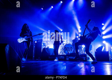 Toronto, Ontario, Kanada. 6. Juli, 2018. Amrican Rock Band "Greta Van Flotte' durchgeführt, bei Rebel Club in Toronto, Ontario verkauft. Bandmitglieder: JOSH KISZKA, JAKE KISZKA, SAM KISZKA, DANNY WAGNER Quelle: Igor Vidyashev/ZUMA Draht/Alamy leben Nachrichten Stockfoto