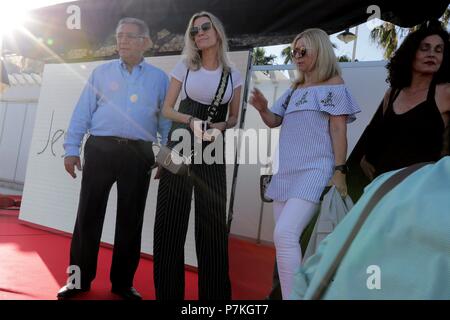 Malaga, Spanien. 6. Juli 2018. La Novia de Antonio Banderas, Nicole Kimpel asistiÃ³ en un escenario Natürliche y con la Moda como protagonista Principal, la ICH ediciÃ³n de la Pasarela'MÃ¡laga Sommer 'se celebrÃ³ en la Playa de la Caleta, donde diversas firmas malagueÃ ± wie presentaron sus colecciones de Cara al Verano, ein Las que se sumaron los diseÃ±os de la diseÃ±adora Elena Tablada. Nicole Kimpel, Antonio Banderas, grilfriend erscheint in Malaga bei einer Fashion Show 692/Cordon drücken Sie Credit: CORDON PRESSE/Alamy leben Nachrichten Stockfoto