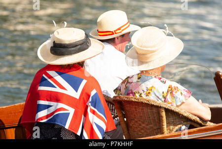 Henley Royal Regatta, Henley on Thames, Großbritannien. 7. Juli 2018. UK Wetter erneut sengenden Tag für den 4. Tag des Laufens am Henley Royal Regatta. Quelle: Allan Staley/Alamy leben Nachrichten Stockfoto