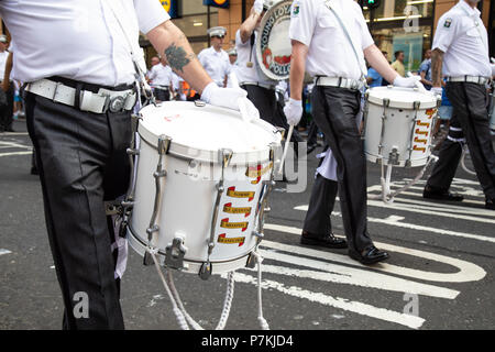 Die Orange Walk, Boyne Parade macht den Weg hinunter Jamaica Street im Stadtzentrum von Glasgow am 7. Juli 2018 Stockfoto