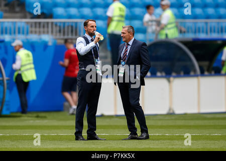 Samara, Russland. 7. Juli 2018. Samara, Russland. 7. Juli 2018. Samara, Russland. 7. Juli 2018. England Manager Gareth Southgate und Aidy Boothroyd prüfen Sie die Tonhöhe vor der 2018 FIFA WM-Viertelfinale Match zwischen Schweden und England in Samara Arena am 7. Juli 2018 in Samara, Russland. (Foto von Daniel Chesterton/phcimages.com) Credit: PHC Images/Alamy Live News Credit: PHC Images/Alamy Live News Credit: PHC Images/Alamy leben Nachrichten Stockfoto