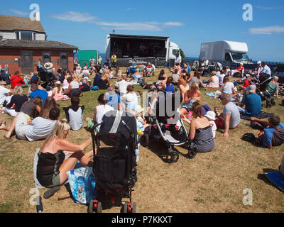 Newcastle Upon Tyne, 7 Juli, 2018, UK Wetter. Herrliche Tag für die Mündung des Tyne Music Festival in der historischen Altstadt von Tynemouth, North Tyneside statt. Credit: James Walsh/Alamy leben Nachrichten Stockfoto