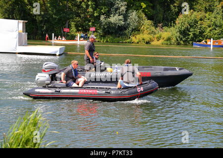 Henley-On-Thames, UK. 7. Juli 2018. Rudern afficionados und fashionistas gleichermaßen an einem anderen sweltering Tag bei der jährlichen Henley Royal Regatta gesammelt. Quelle: Uwe Deffner/Alamy leben Nachrichten Stockfoto