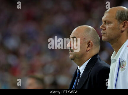Sochi, Russland. 07 Juli, 2018. Wm-Viertelfinale zwischen Russland und Kroatien am Fisht Stadion. Die russische Manager Stanislav Cherchesov (l). Credit: Christian Charisius/dpa/Alamy leben Nachrichten Stockfoto
