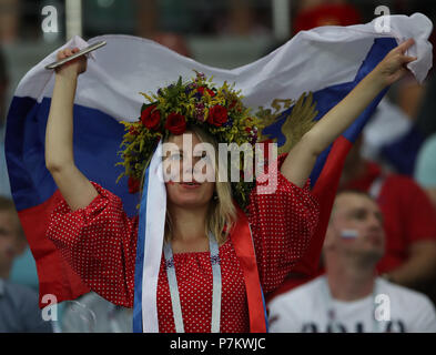 Sochi, Russland. 7. Juli 2018. Ein Ventilator ist vor der 2018 FIFA WM-Quartal-Finale zwischen Russland und Kroatien in Sotschi, Russland, 7. Juli 2018. Credit: Wu Zhuang/Xinhua/Alamy leben Nachrichten Stockfoto