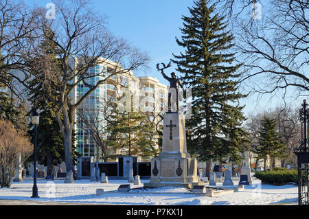 Winnipeg, Manitoba, Kanada - 2014-11-18: Gedenkstätte. Aux Fran ais de l'ouest Morts pour Leur Patrie 1914-1918 - ein Denkmal für Französisch sprechende westlichen Kanadiern, starb in WWI und WWII kämpft für die Befreiung von Frankreich Stockfoto