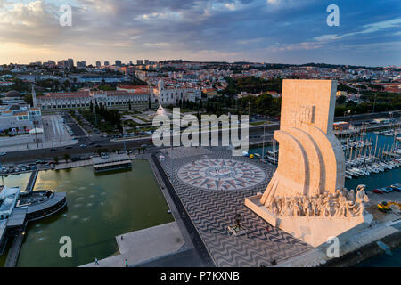 Lissabon, Portugal - 23. Juni 2018: Luftaufnahme des Monument der Entdeckungen in der Stadt Lissabon bei Sonnenuntergang; Stockfoto