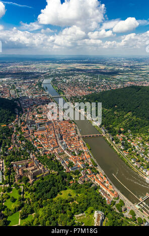 Blick auf Heidelberg und den Neckar, Alte Brücke und die Kirche des Heiligen Geistes, Heidelberg, Baden-Württemberg, Deutschland Stockfoto