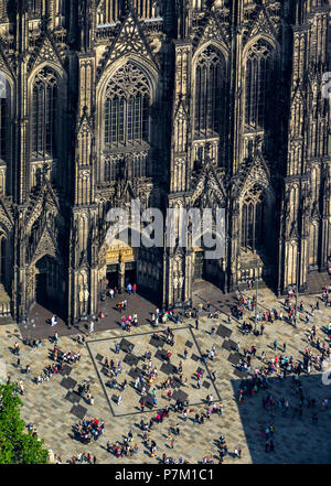 Der Kölner Dom mit Domplatz, Köln, Rheinland, Nordrhein-Westfalen, Stockfoto