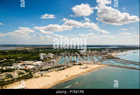 Jachthafen von La Grande-Motte, den Yachthafen von La Grande-Motte, Mittelmeerküste, pyramidenförmigen Gebäude von La Grande-Motte, Frankreich Occitanie Region, Frankreich Stockfoto