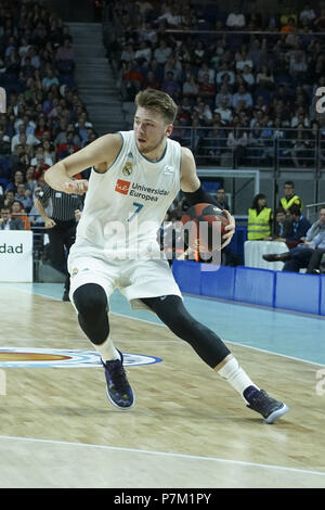 Von Real Madrid Luka Doncic während des Zweiten ACB League Playoff Halbfinale zwischen Real Madrid und Herbalife Gran Canaria am Wizink Center Mit: Luka Doncic Wo: Madrid, Spanien Wann: 05 Jun 2018 Credit: Oscar Gonzalez/WENN.com Stockfoto