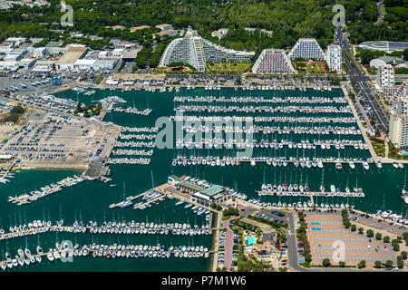 Marina, den Yachthafen von La Grande-Motte, Mittelmeerküste, große Pyramide, pyramidenförmigen Gebäude von La Grande-Motte, Departement Gard, Frankreich, Occitanie Region, Frankreich Stockfoto