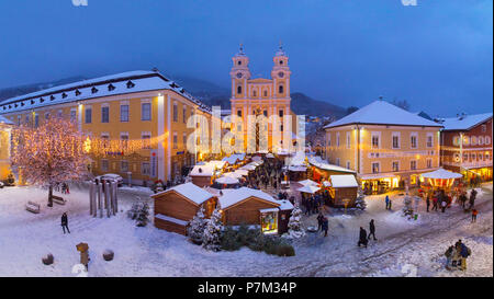 Österreich, Oberösterreich, Salzkammergut, Mondsee, Mondsee Advent, Basilika St. Michael, Marktplatz, Stockfoto