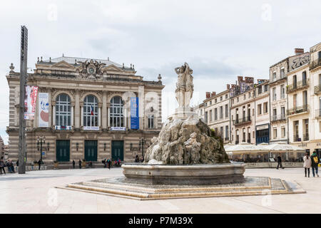 Montpellier, Hérault, Frankreich, Place de la Comédie mit dem Brunnen "Les trois Graces" durch Étienne Dantoine und der Oper. Stockfoto