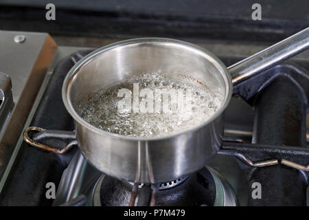 Schritte eine Himbeere Kuchen zu machen, kochen gellant Stockfoto