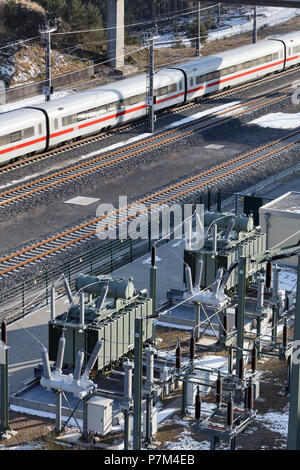 Zug, Tracks, Umspannwerk, Hintergrundbeleuchtung Stockfoto