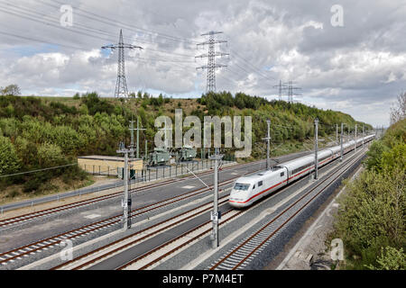 Zug, Stromabnehmer, Oberleitung, Tracks, Umspannwerk, Masten Stockfoto